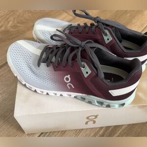Women’s Cloudflow running shoes size 9
